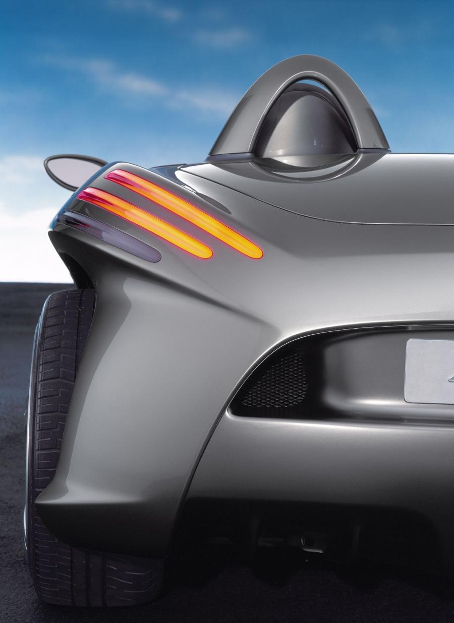  Mercedes-Benz F400 Concept 2002 года  (фото 9 из 11)